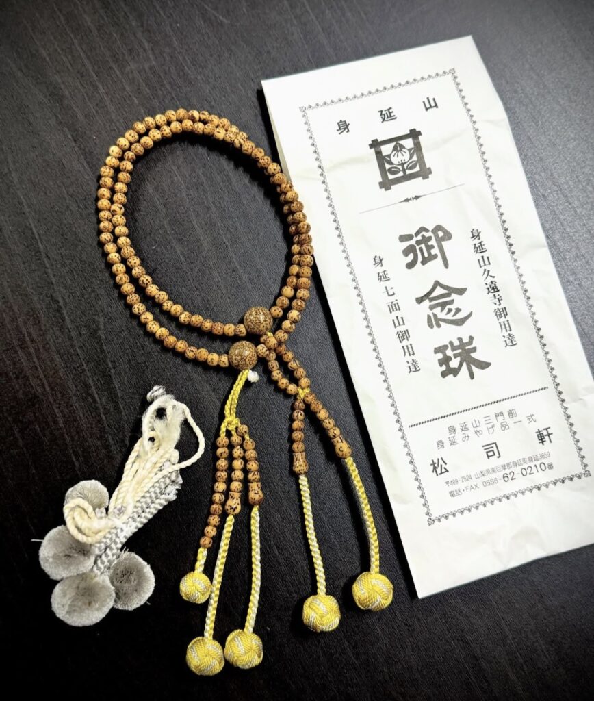 100均 数珠 レビュー, ダイソー 数珠 購入, セリア 数珠 使えるか, 100円ショップ 数珠 比較, ダイソー セリア 実用アイテム