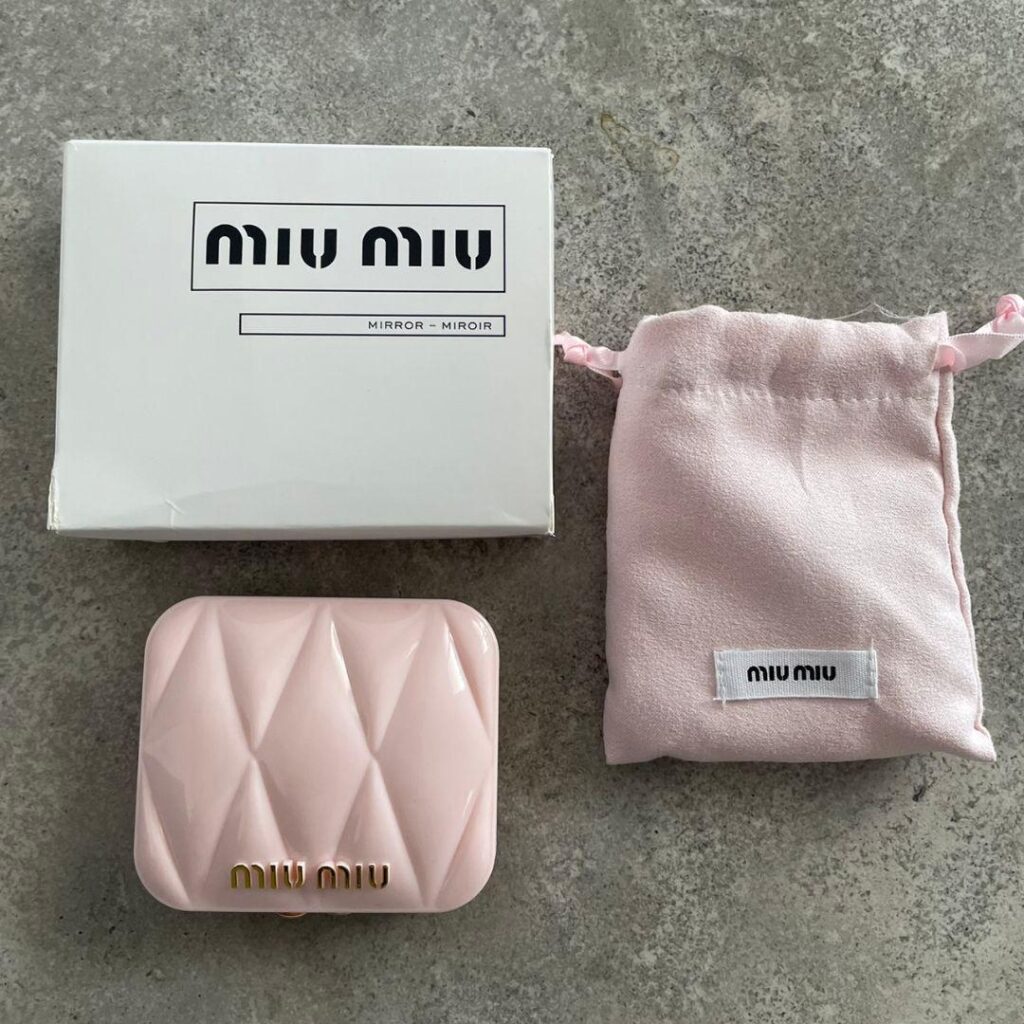Miu Miu 鏡 ダイソー セリア 違い, Miu Miu 鏡 高級感 レビュー, ダイソー セリア 鏡 比較 Miu Miu, Miu Miu 鏡 使いやすさ 徹底検証, Miu Miu 鏡 vs 100均 鏡 比較