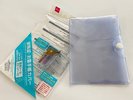 お薬手帳 100均 ダイソー セリア キャンドゥ 比較, ダイソー お薬手帳 ケース付き レビュー, セリア お薬手帳 カバー おしゃれ 使いやすい, キャンドゥ お薬手帳 収納 ポケット付き