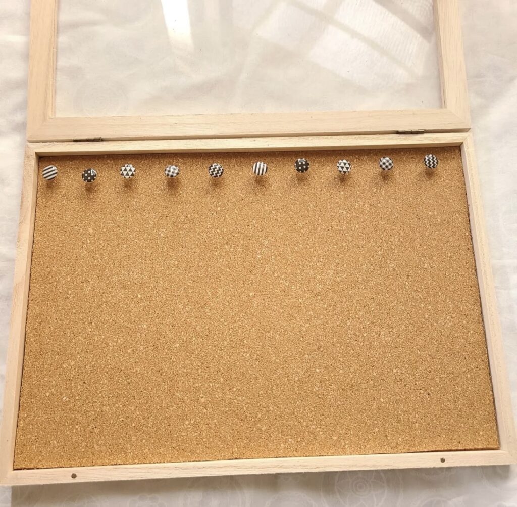 コルクシート 100均, ダイソー セリア コルクシート, コルクシート レビュー, コルクシート 使い方 DIY, 100均 DIY コルク 素材, コルクシート 活用アイデア
