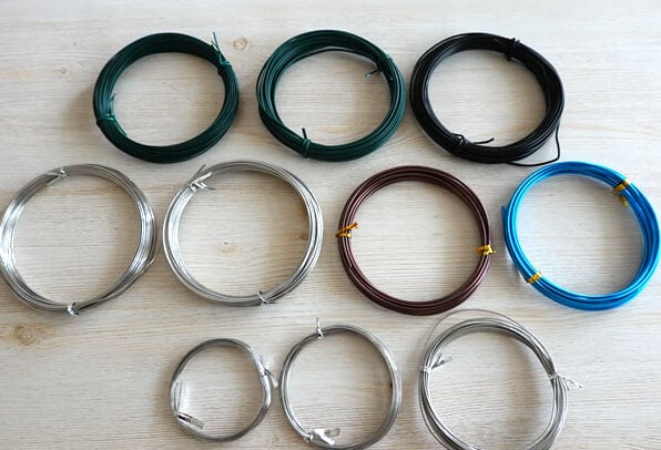 セリア 針金 レビュー, 針金 100均 DIY, セリア ワイヤー 使い勝手, 100均 ワイヤー 活用アイデア, 針金 DIY おすすめ, セリア DIY 材料