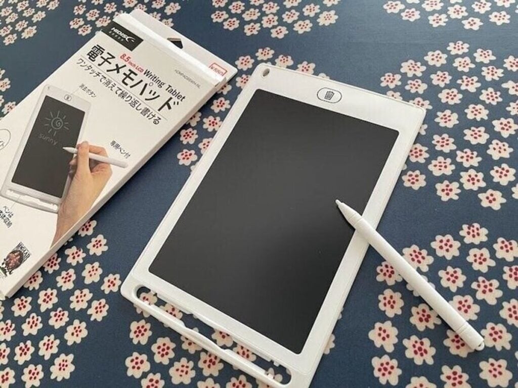 セリア 電子メモパッド レビュー, 電子メモ 100均 セリア, 電子メモパッド 使い勝手, 電子メモ 代用 メモ帳, 100均 文房具 レビュー