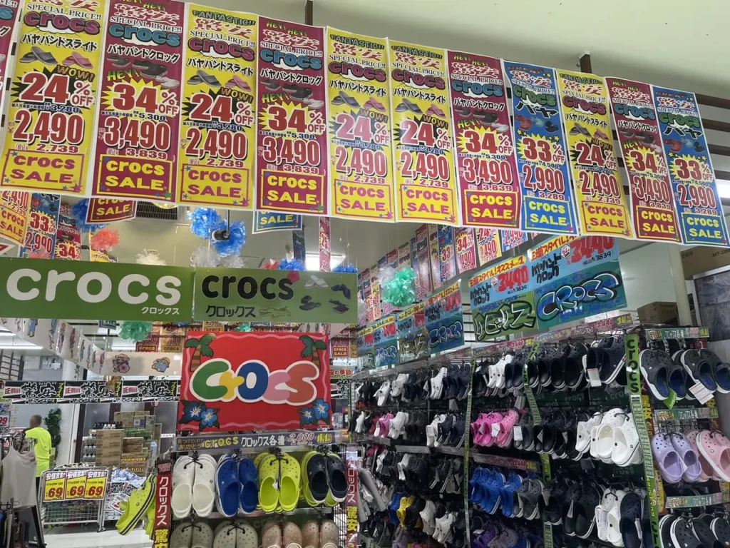 ドンキ クロックス もどき, クロックス 代用 ドンキ, ドンキ サンダル 安い 理由, クロックス もどき 履き心地