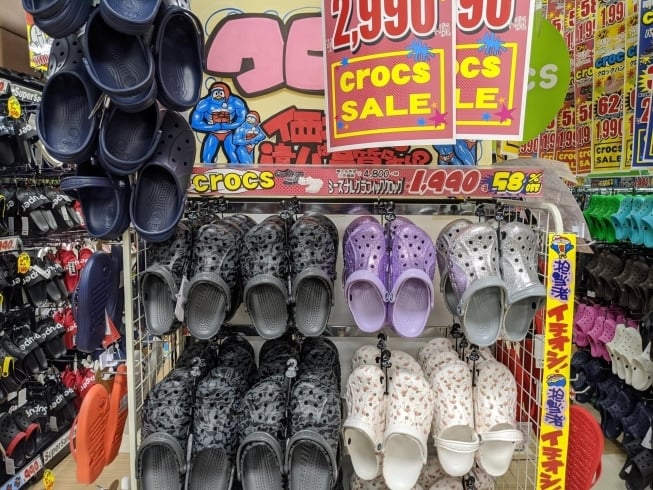 ドンキ クロックス もどき, クロックス 代用 ドンキ, ドンキ サンダル 安い 理由, クロックス もどき 履き心地