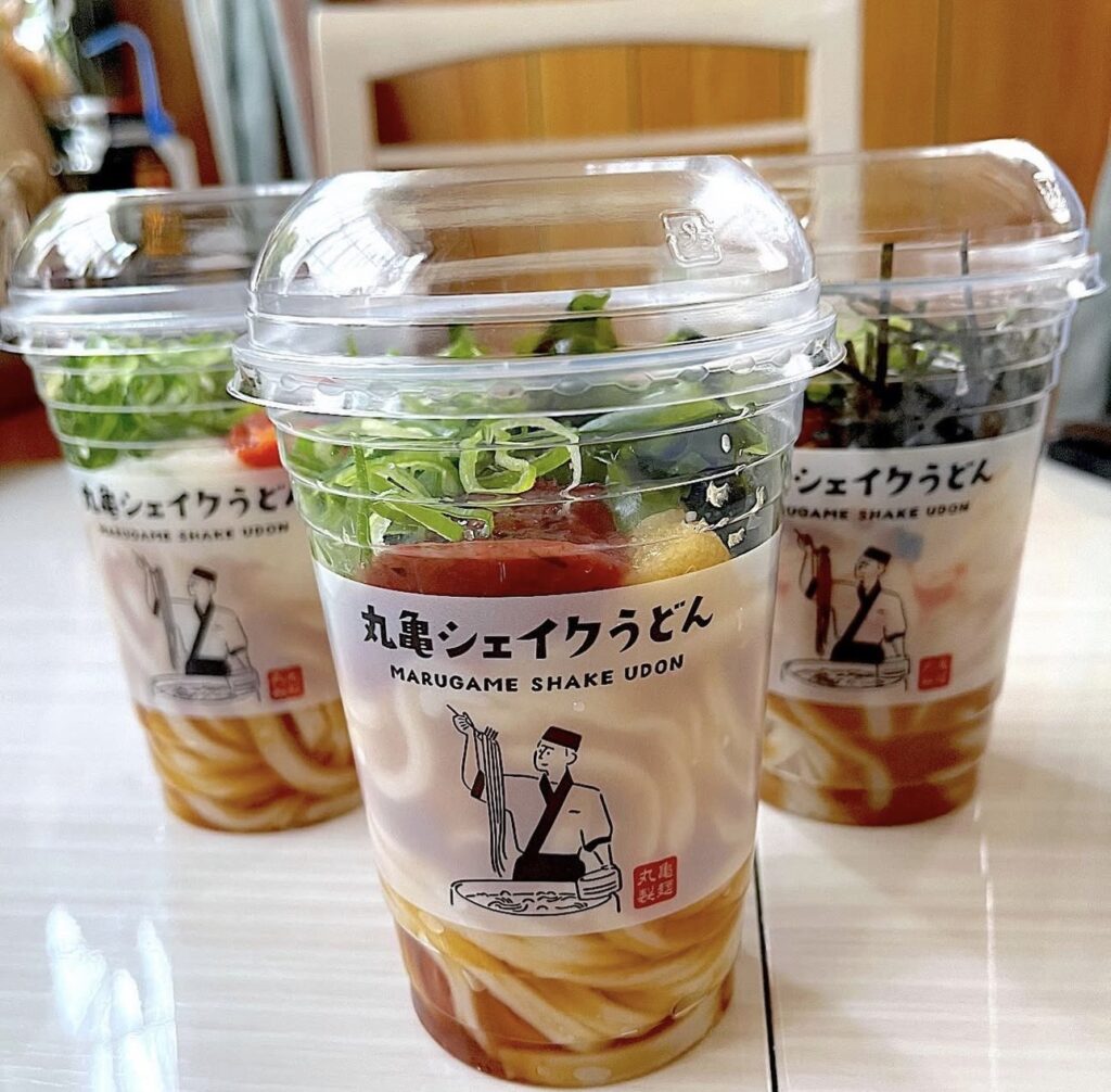 丸亀製麺 シェイクうどん レビュー, シェイクうどん 味 感想, 丸亀 シェイクうどん 店舗体験, シェイクうどん 口コミ, 丸亀製麺 新メニュー レビュー