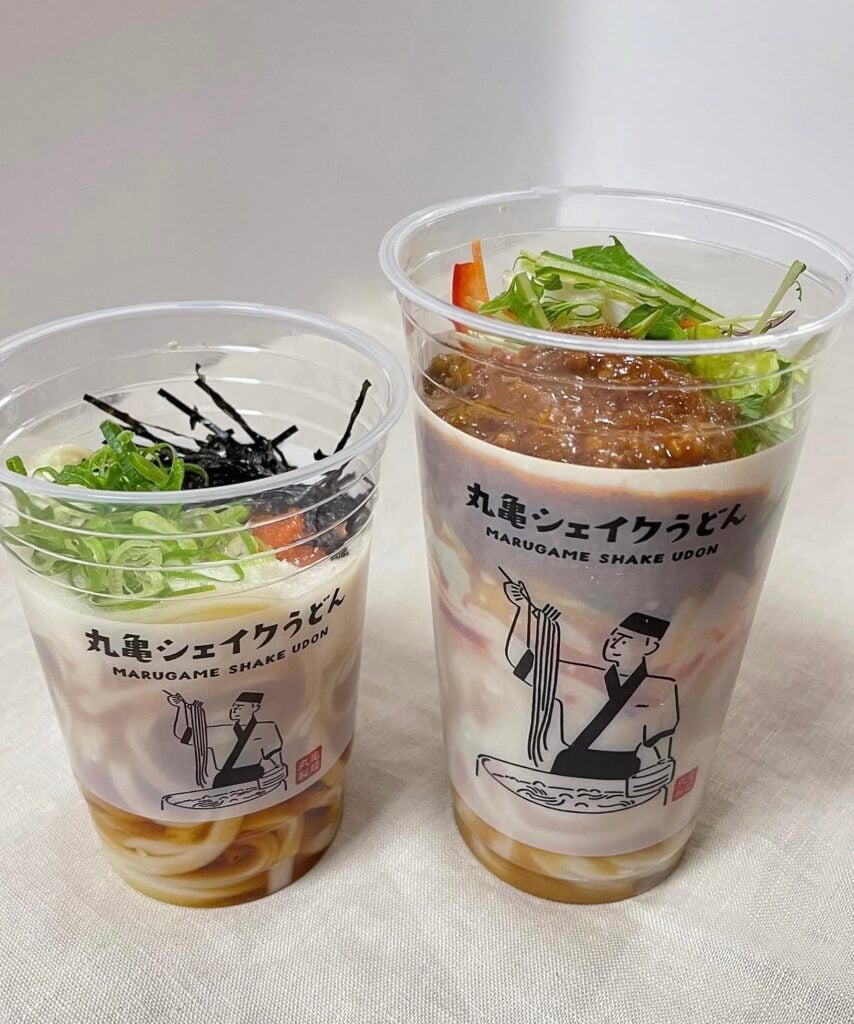 丸亀製麺 シェイクうどん レビュー, シェイクうどん 味 感想, 丸亀 シェイクうどん 店舗体験, シェイクうどん 口コミ, 丸亀製麺 新メニュー レビュー