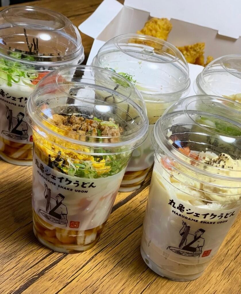 丸亀製麺 シェイクうどん レビュー, シェイクうどん 味 感想, 丸亀 シェイクうどん 店舗体験, シェイクうどん 口コミ, 丸亀製麺 新メニュー レビュー