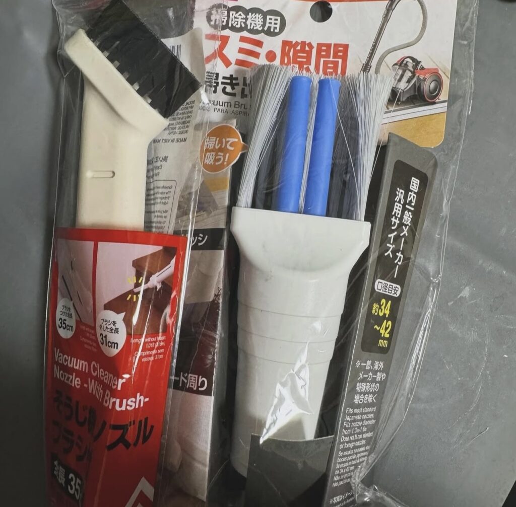 掃除機 ノズル 100均, ダイソー 掃除機 ノズル レビュー, セリア 掃除機 ノズル 使える？, 掃除機 アタッチメント 100均, 掃除機 ノズル 比較, 100均 掃除グッズ レビュー