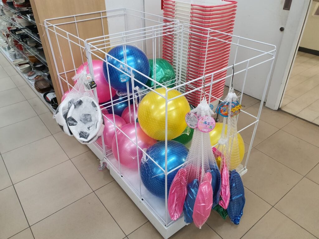 セリア ボール 110円 おもちゃ ダイソー 比較 レビュー, 100均 セリア ダイソー ボール コスパ, 110円 おもちゃ 使い心地 検証, セリア ダイソー 遊べる ボール おすすめ