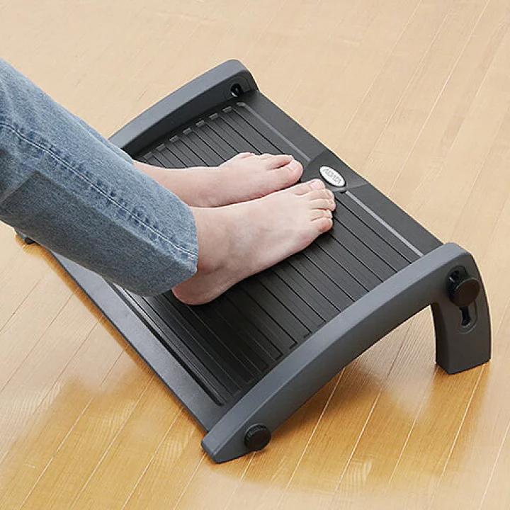デスク下 足置き 100均 ダイソー セリア 比較, ダイソー セリア 足置き レビュー, 100均 足置き 使用感 検証, デスク下 足置き ダイソー セリア 実体験