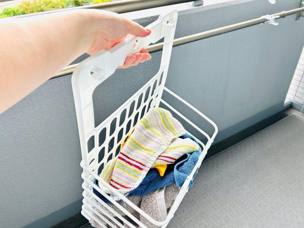 洗い桶 100均 ダイソー セリア 比較, ダイソー セリア 洗い桶 レビュー, 100均 洗い桶 使用感 比較, ダイソー セリア 洗い桶 実際の使い心地
