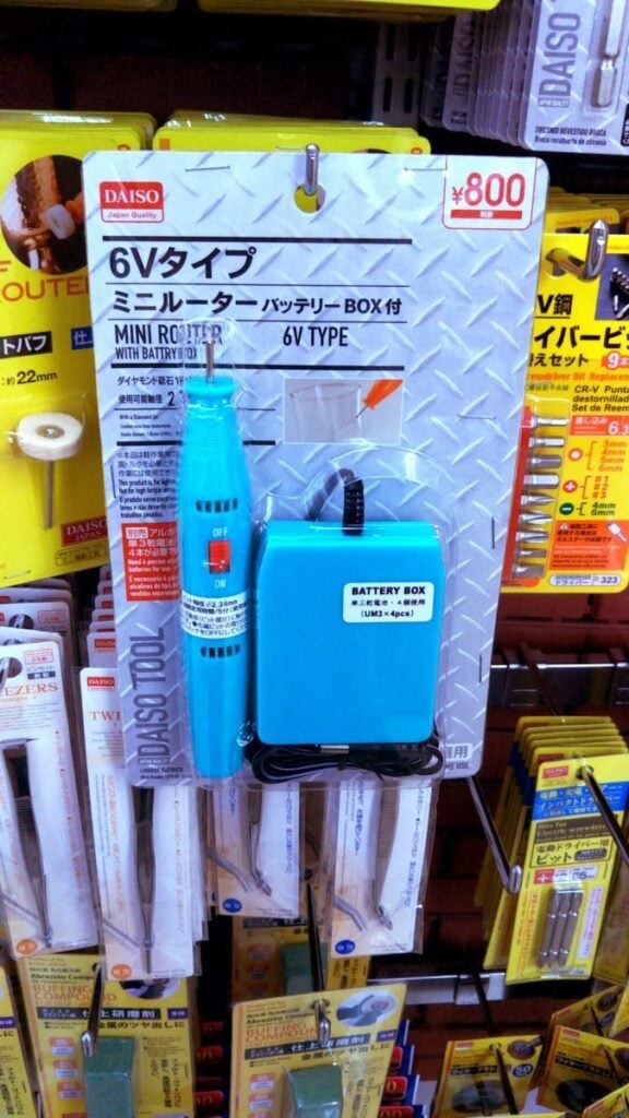ダイソー 電動ヤスリ 使える レビュー, ダイソー ミニルーター 800円 使用感, 電動ヤスリ ダイソー 1年以上 使用レビュー, ダイソー ミニルーター DIY初心者 本音レビュー