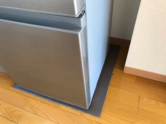 冷蔵庫マット 100均 ダイソー セリア 比較, ダイソー セリア 冷蔵庫マット 使用感, 100均 冷蔵庫マット 実際に試したレビュー, ダイソー セリア 冷蔵庫マット 体験レビュー