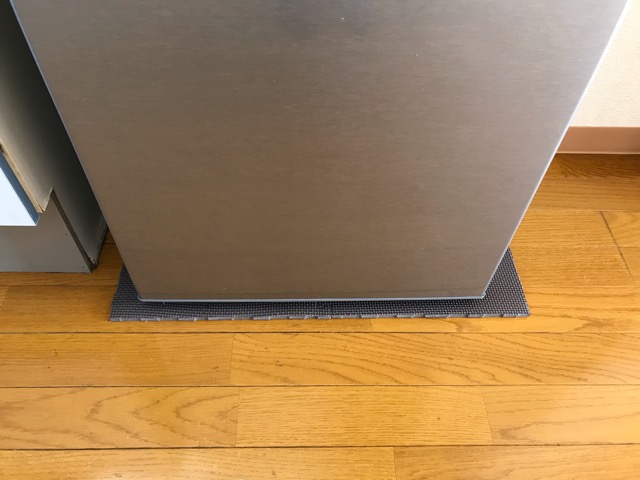 冷蔵庫マット 100均 ダイソー セリア 比較, ダイソー セリア 冷蔵庫マット 使用感, 100均 冷蔵庫マット 実際に試したレビュー, ダイソー セリア 冷蔵庫マット 体験レビュー