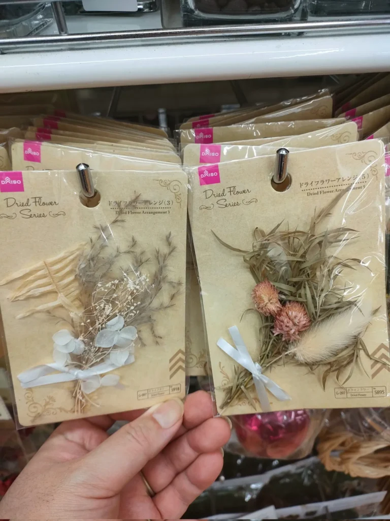 ダイソーのドライフラワーは何円で買えますか?