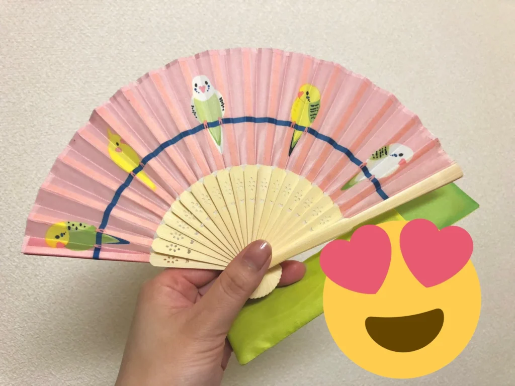 セリア扇子 持ち歩きに便利なアクセサリー